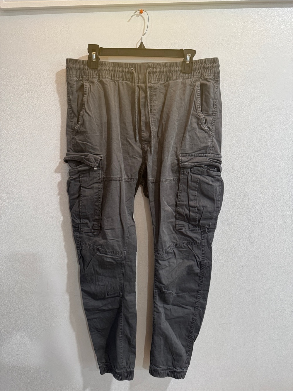 Men's Dark Gray Slim Fit Cargo Jogger Pants size Medium - Picture 2 of 4